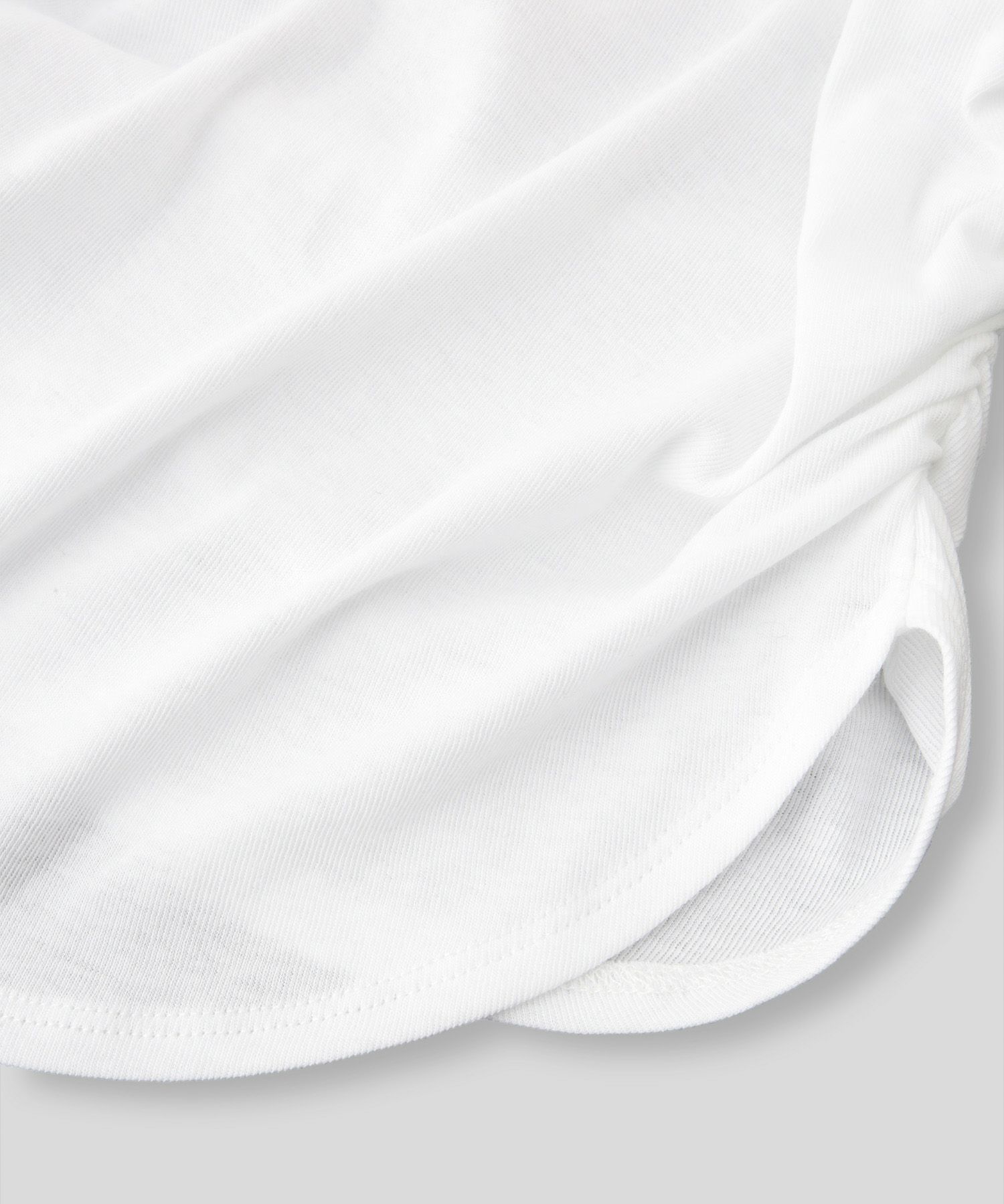 短丈 シアートップス タイト オフショルトップス ドレープ スタイルアップ オフィス 万能トップス 着回し インナートップス オシャレ 無地 女性らしい モテコーデ デートコーデ 大人 あざと可愛い 肌見せ 港区 ラウンジ 韓国風 韓国系 綺麗め 細見え カジュアル スタイル盛れ KINO THE KEI