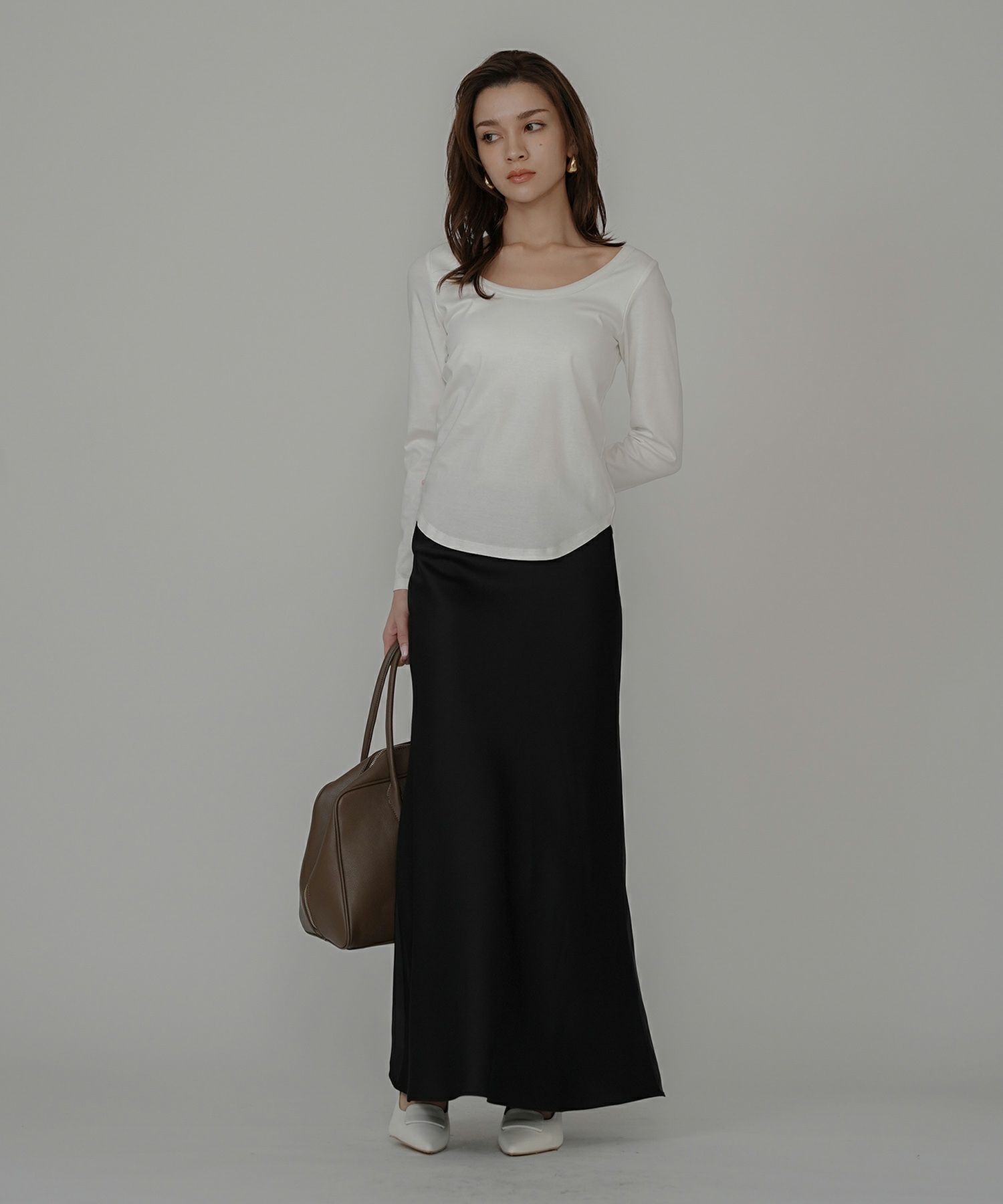 uネック tシャツ クルーネック 深め カットソー タイト ルームウエア オシャレ 無地 オフショル ロンT  女性らしい モテワンピ デートコーデ 大人 ディナー あざと可愛い 肌見せ 韓国風 綺麗め 細見え カジュアル スタイル盛れ KINO THE KEI