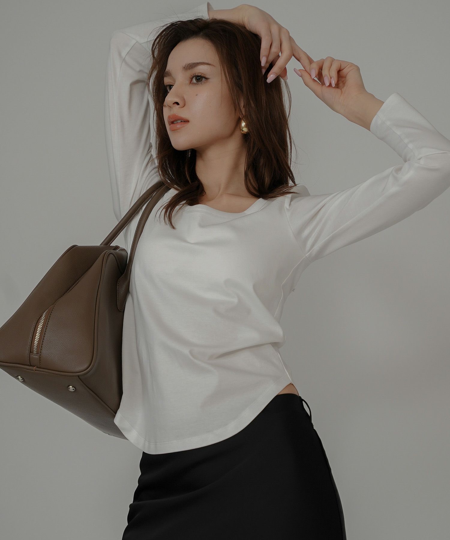 uネック tシャツ クルーネック 深め カットソー タイト ルームウエア オシャレ 無地 オフショル ロンT  女性らしい モテワンピ デートコーデ 大人 ディナー あざと可愛い 肌見せ 韓国風 綺麗め 細見え カジュアル スタイル盛れ KINO THE KEI