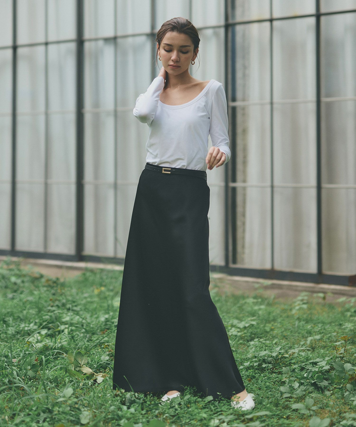  ルーズ 美脚 感動 スタイルアップ Iライン ナロースカート マーメイドスカート サテンスカート ロングスカート オシャレ 無地 女性らしい モテコーデ ベーシック シンプル デートコーデ 大人 あざと可愛い 肌見せ 韓国風 綺麗め 細見え カジュアル スタイル盛れ KINO THE KEI