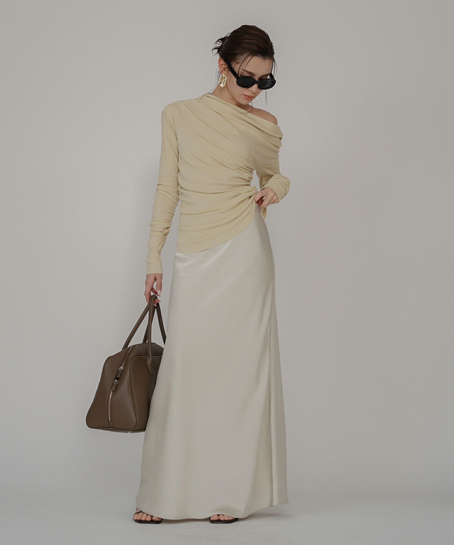  ルーズ 美脚 感動 スタイルアップ Iライン ナロースカート マーメイドスカート サテンスカート ロングスカート オシャレ 無地 女性らしい モテコーデ ベーシック シンプル デートコーデ 大人 あざと可愛い 肌見せ 韓国風 綺麗め 細見え カジュアル スタイル盛れ KINO THE KEI