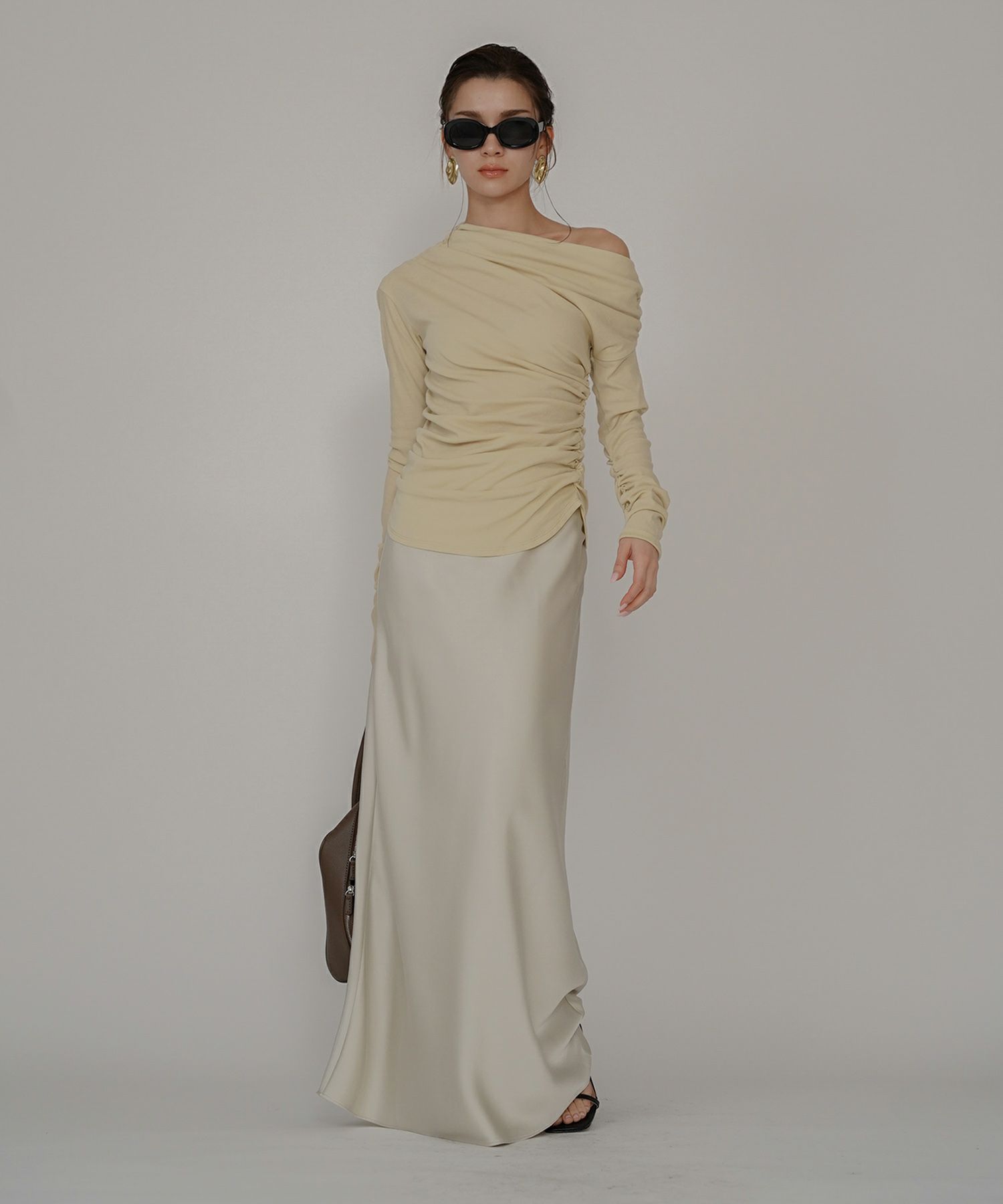  ルーズ 美脚 感動 スタイルアップ Iライン ナロースカート マーメイドスカート サテンスカート ロングスカート オシャレ 無地 女性らしい モテコーデ ベーシック シンプル デートコーデ 大人 あざと可愛い 肌見せ 韓国風 綺麗め 細見え カジュアル スタイル盛れ KINO THE KEI