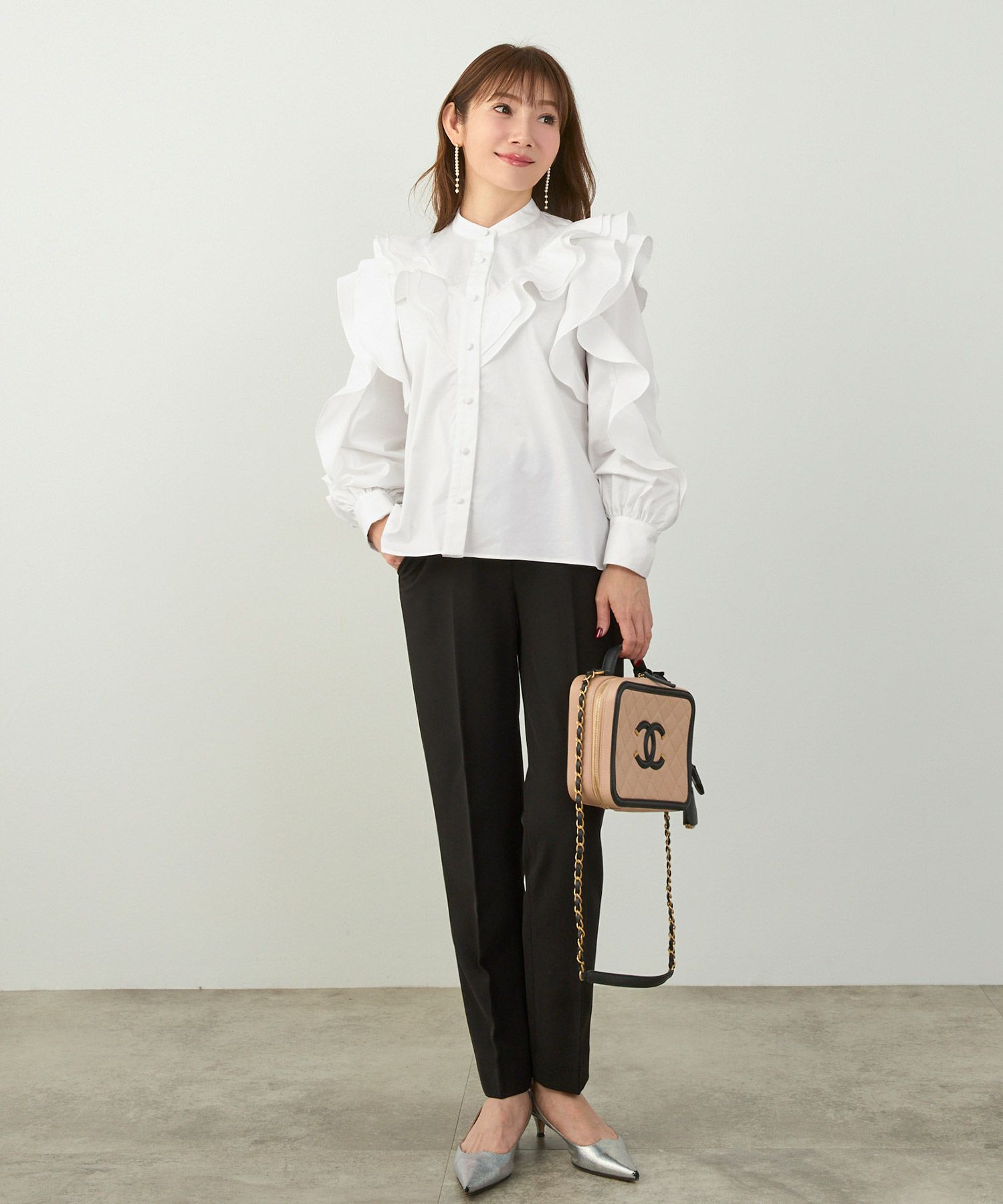 手洗い可 ビッグカラー 大人可愛い 上品 きれいめ オフィス 大人カジュアル フェミニン 白黒 ジョイントスペース