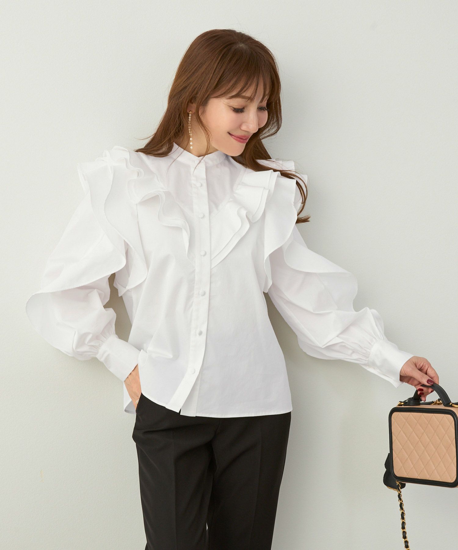 手洗い可 ビッグカラー 大人可愛い 上品 きれいめ オフィス 大人カジュアル フェミニン 白黒 ジョイントスペース