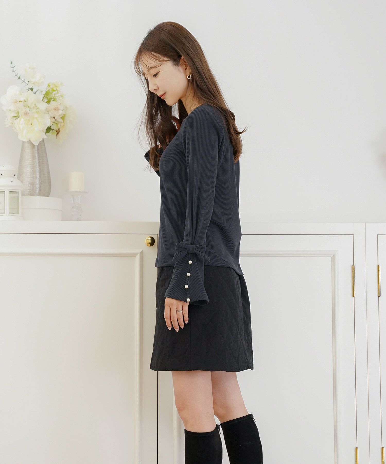 トップス カットソー リブ 袖口 リボン 切替 フレア ベルスリーブ フレアスリーブ シンプル 袖映え パール クルーネック 春 秋