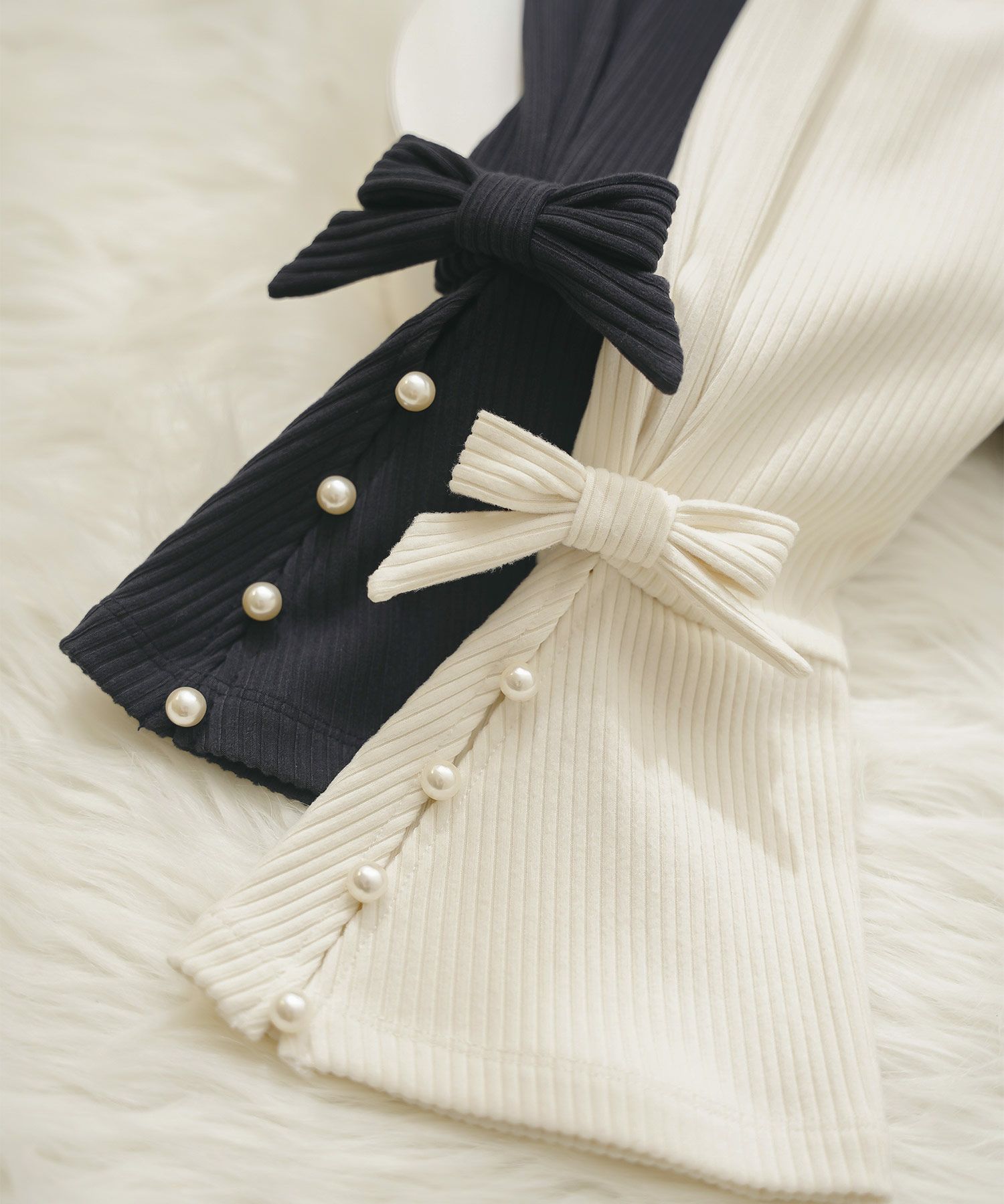 トップス カットソー リブ 袖口 リボン 切替 フレア ベルスリーブ フレアスリーブ シンプル 袖映え パール クルーネック 春 秋