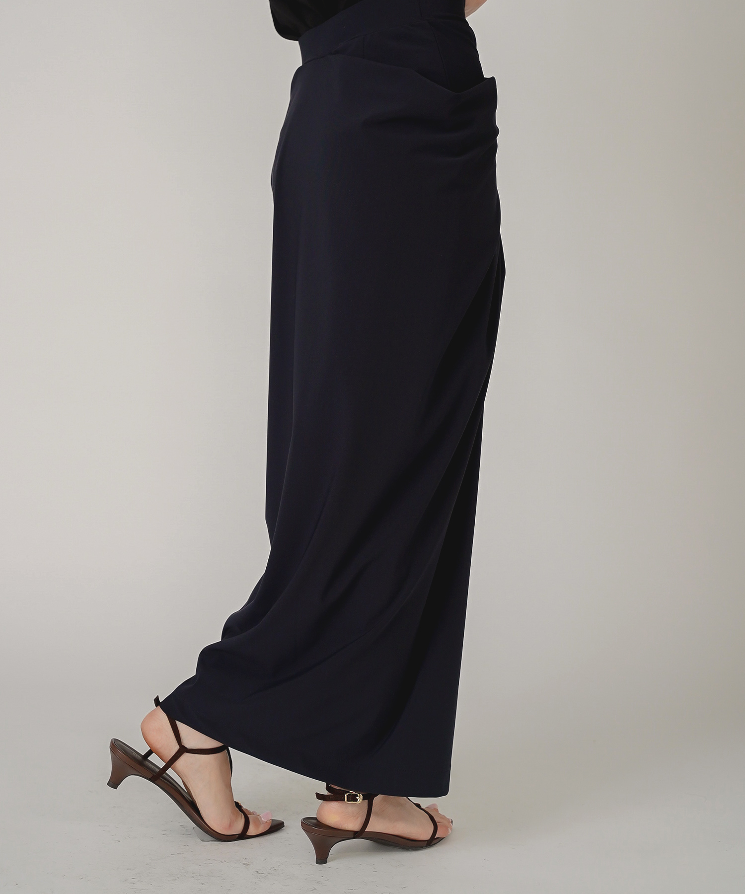 あざと可愛い 肌見せ 港区 ラウンジ Iラインスカート 長め ペンシルスカート ツイル ナローシルエット スリット入り カジュアル エレガント 海外系 きれいめ 韓国風 韓国系 スタイル盛れ セットアップ ドレス ディナー パーティ KINO THE KEI